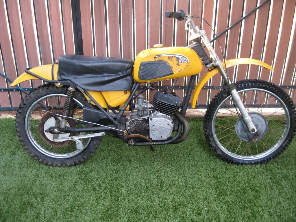 71 72 CZ 125 MX 001 - AMS Racing